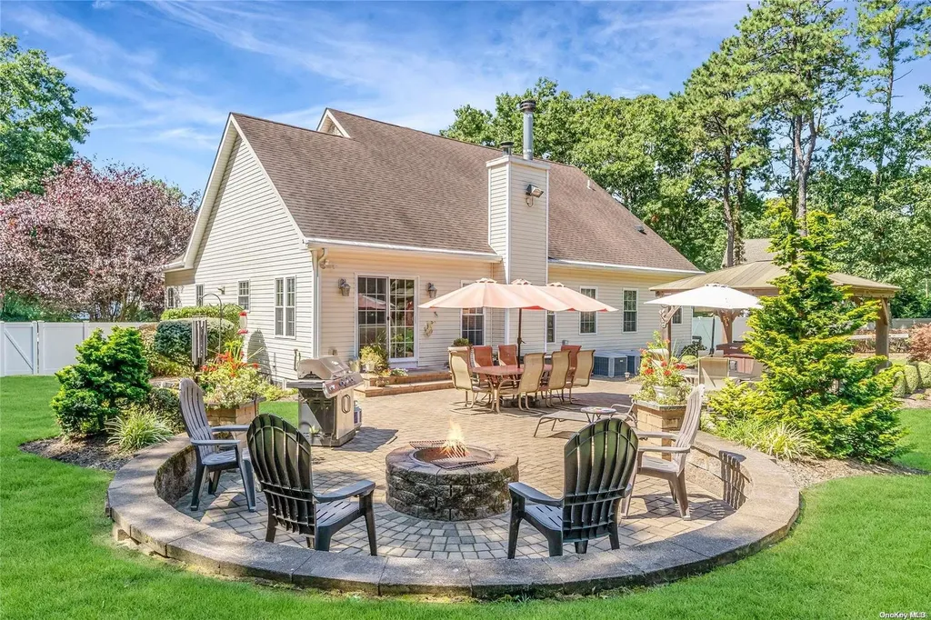 20 Kerry Court Riverhead NY 11901