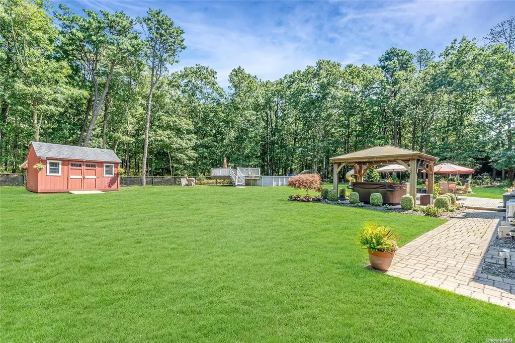 20 Kerry Court Riverhead NY 11901
