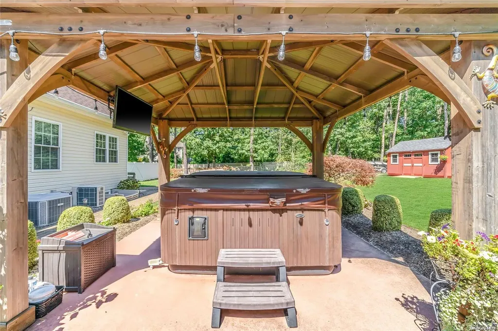 20 Kerry Court Riverhead NY 11901