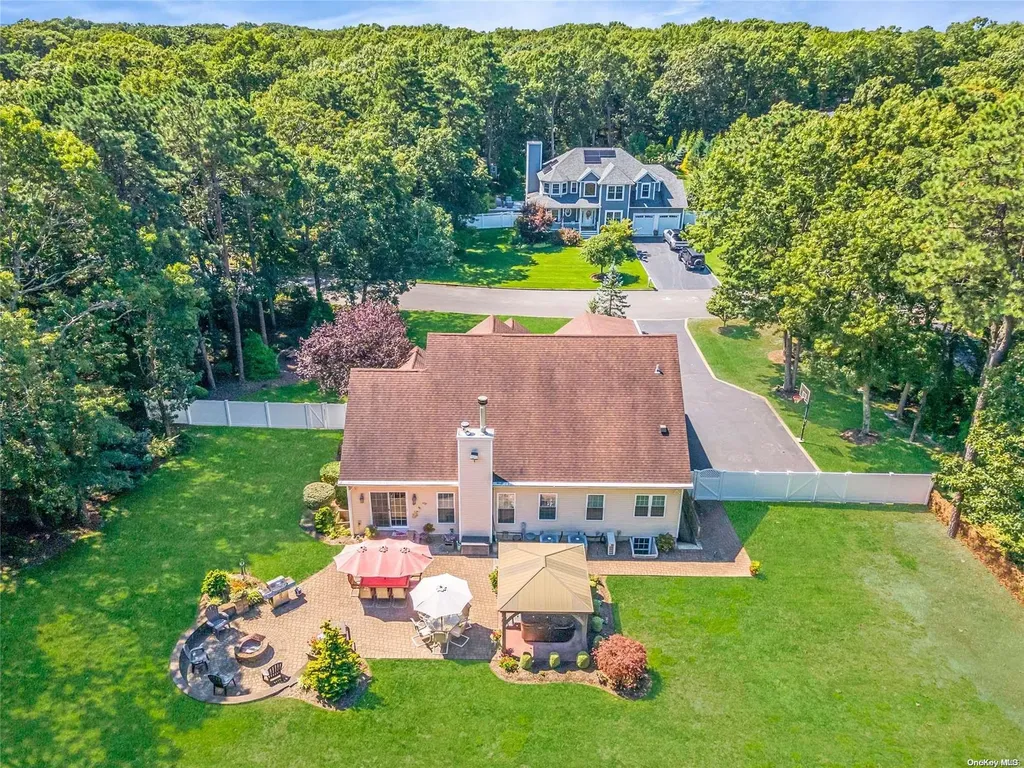 20 Kerry Court Riverhead NY 11901
