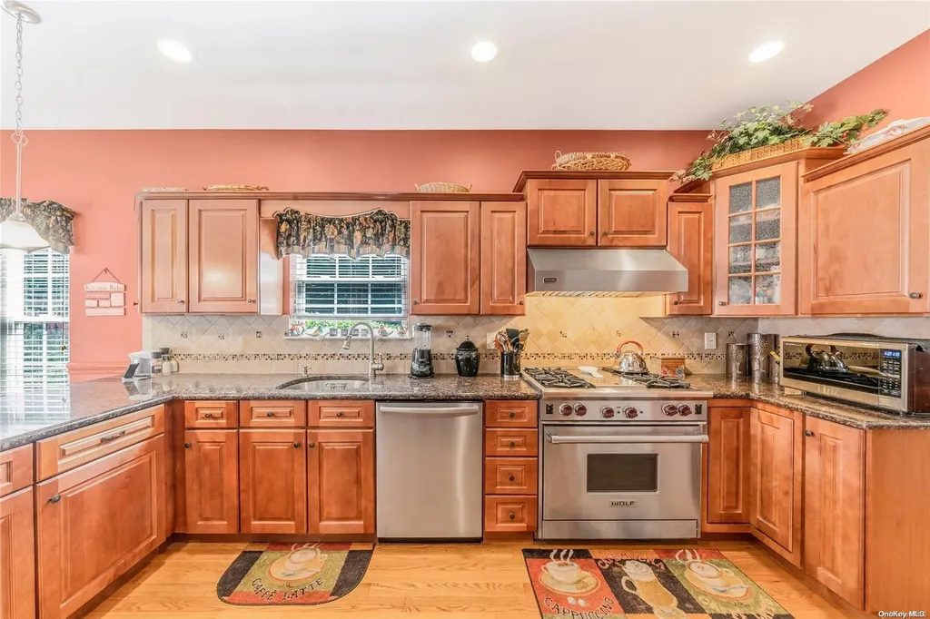 20 Kerry Court Riverhead NY 11901