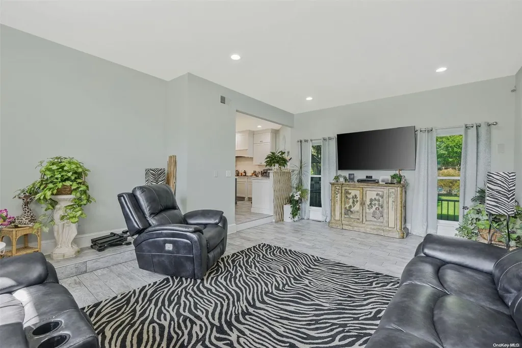 15 Ridgefield Drive Shoreham NY 11786