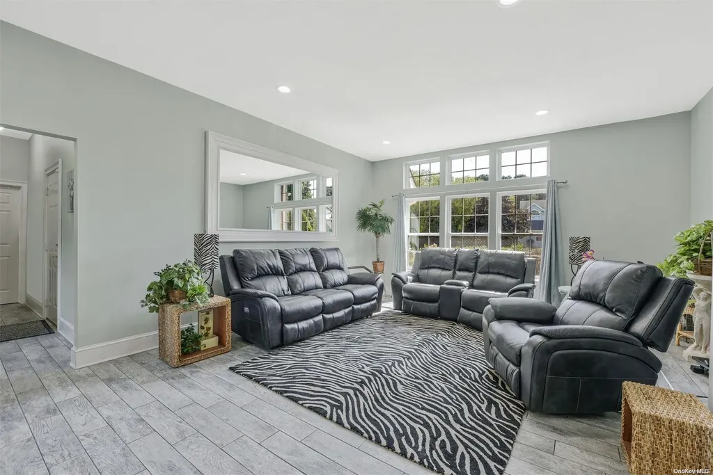 15 Ridgefield Drive Shoreham NY 11786