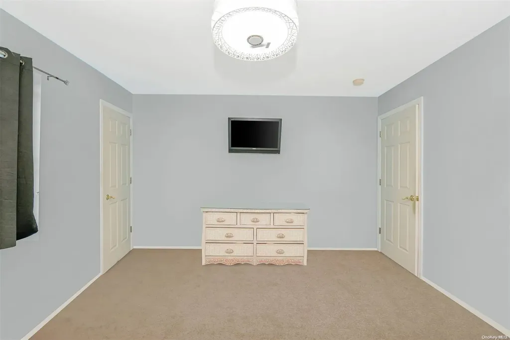 15 Ridgefield Drive Shoreham NY 11786