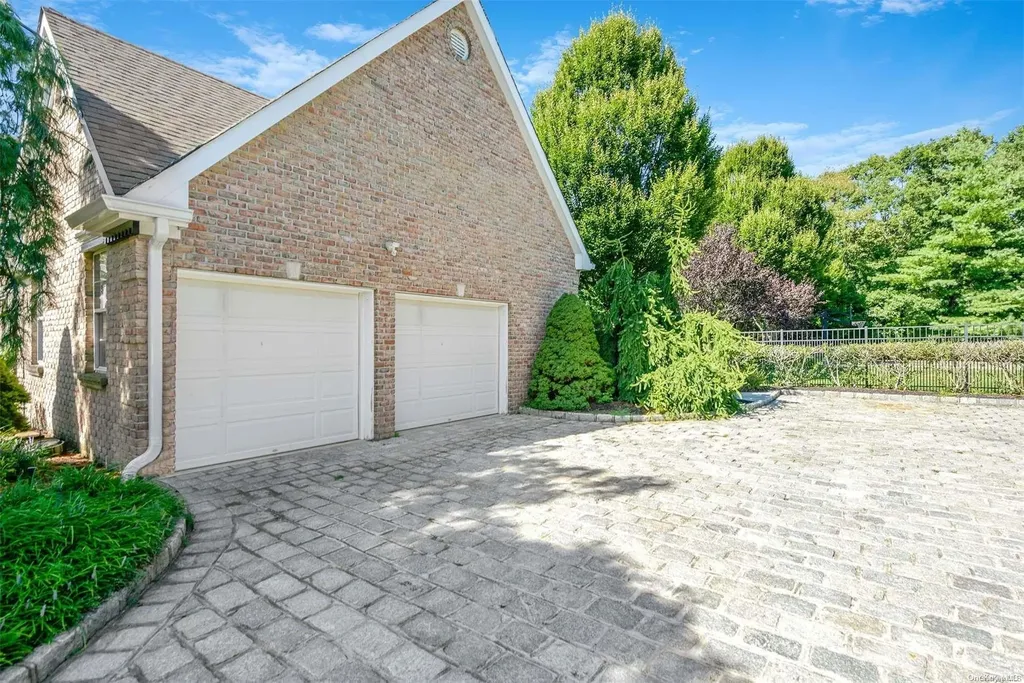15 Ridgefield Drive Shoreham NY 11786