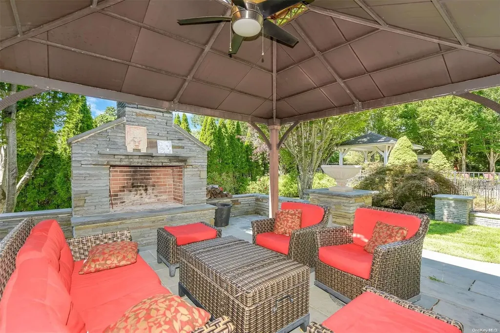 15 Ridgefield Drive Shoreham NY 11786