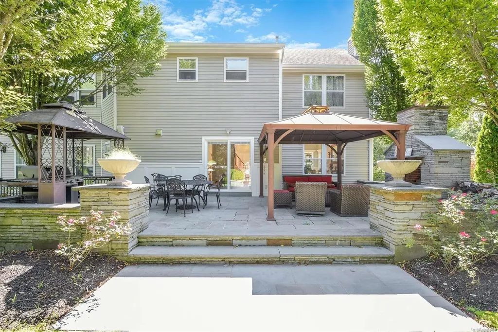 15 Ridgefield Drive Shoreham NY 11786