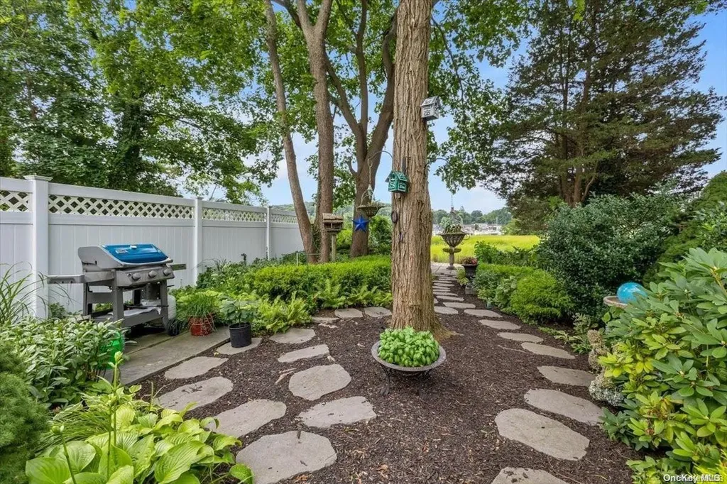 14 Beach Avenue Northport NY 11768