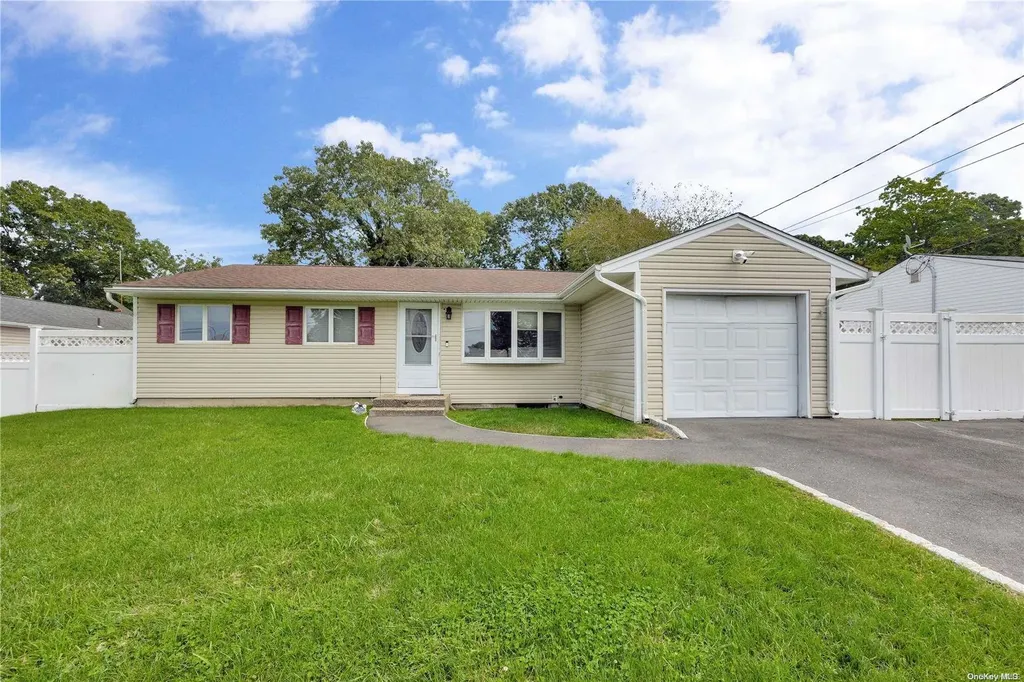 49 Janice Lane Selden NY 11784