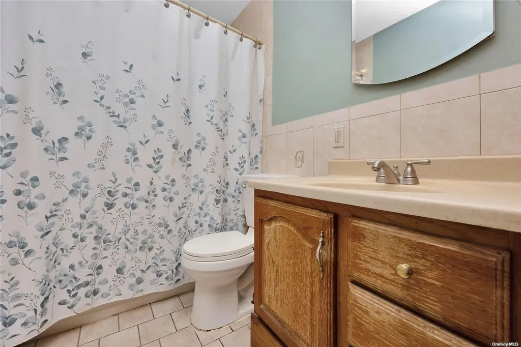 49 Janice Lane Selden NY 11784