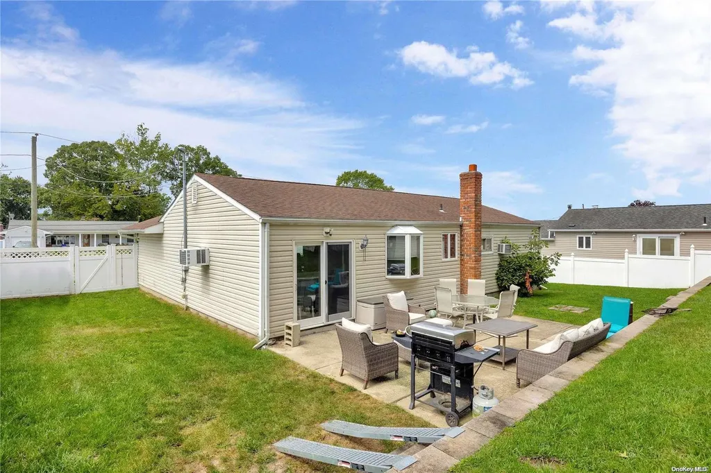 49 Janice Lane Selden NY 11784