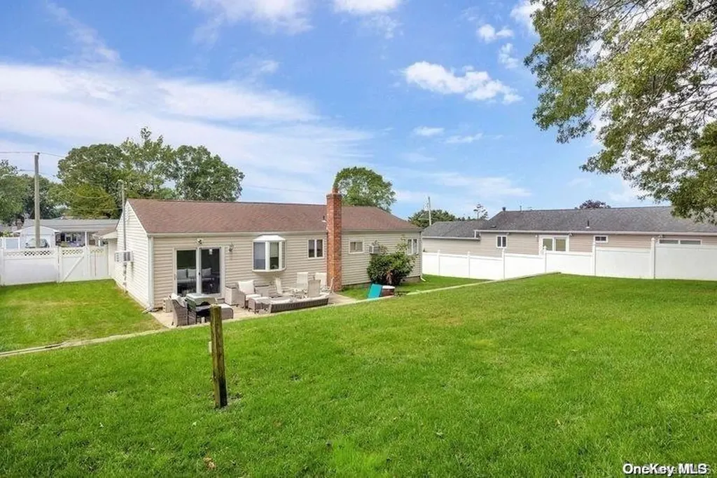 49 Janice Lane Selden NY 11784