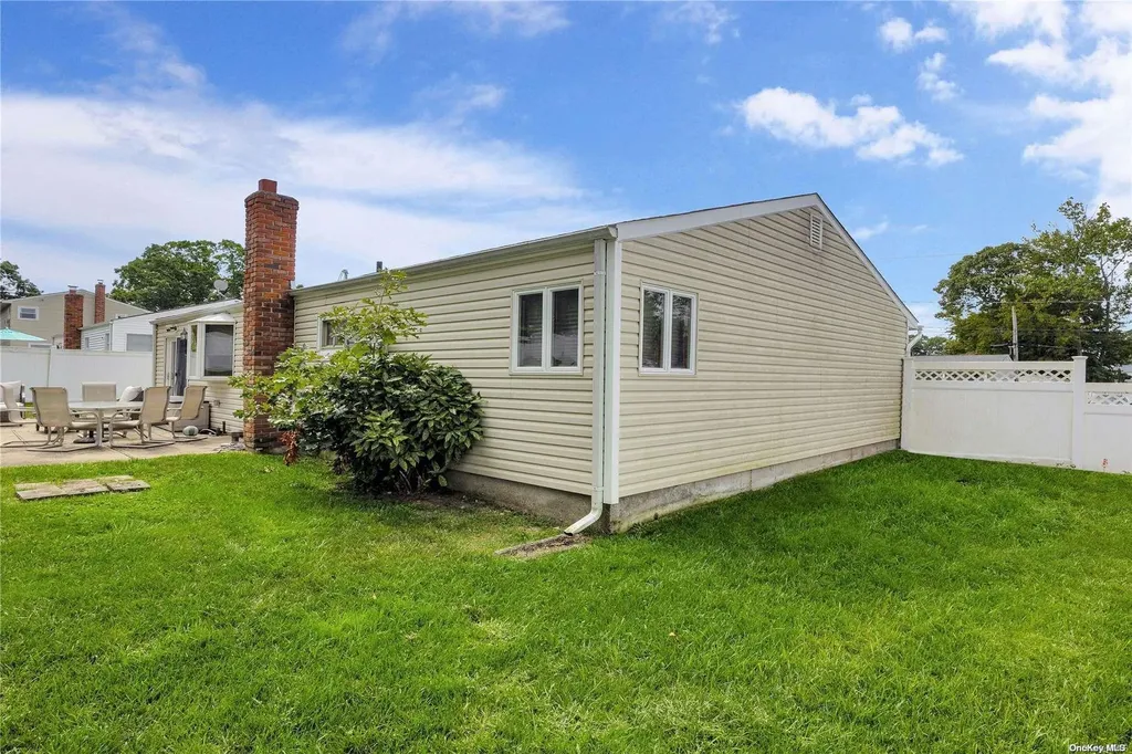 49 Janice Lane Selden NY 11784