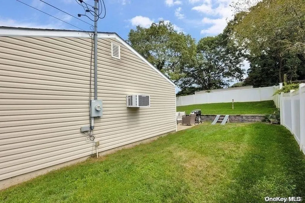 49 Janice Lane Selden NY 11784