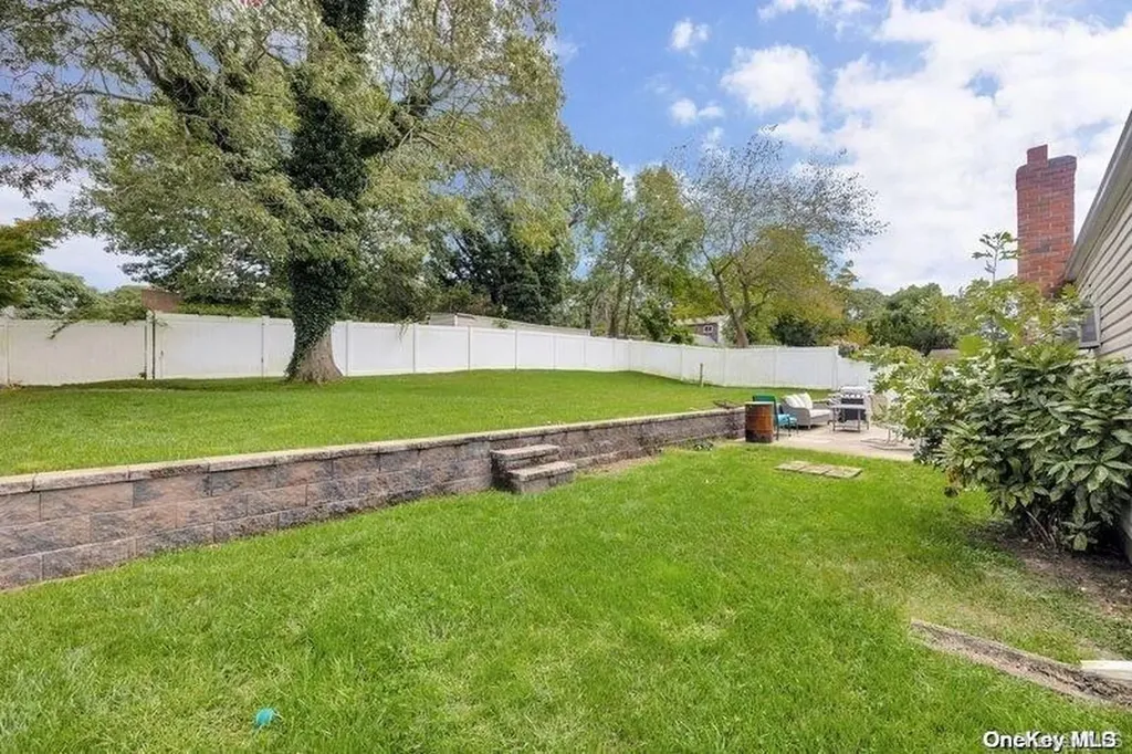 49 Janice Lane Selden NY 11784