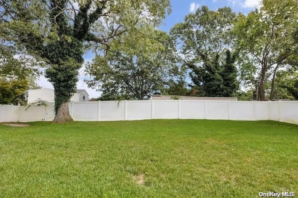 49 Janice Lane Selden NY 11784