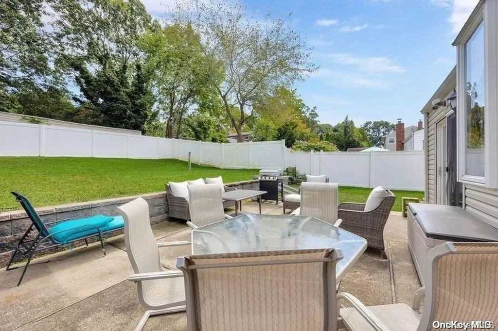 49 Janice Lane Selden NY 11784