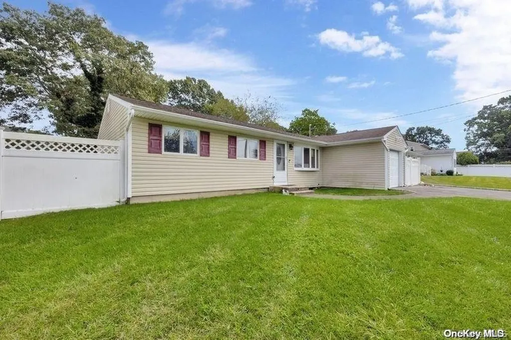49 Janice Lane Selden NY 11784