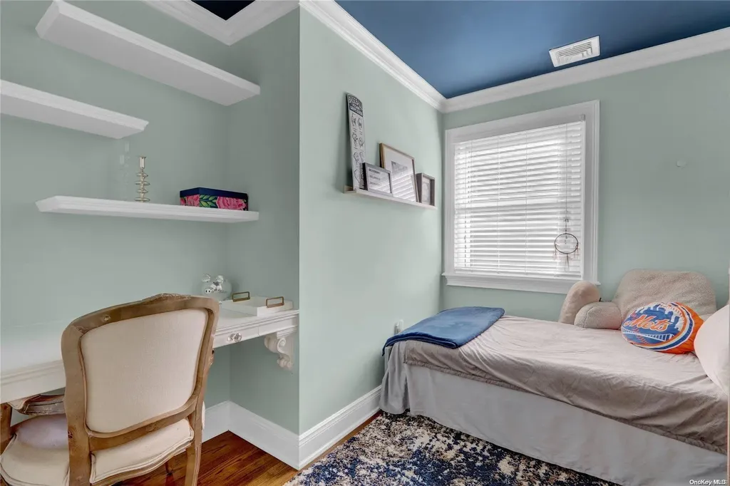 29 Hampton Boulevard Massapequa NY 11758