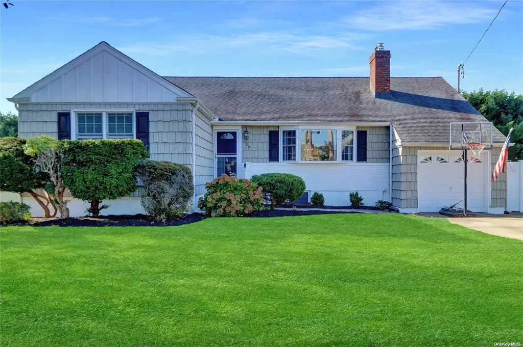 29 Hampton Boulevard Massapequa NY 11758