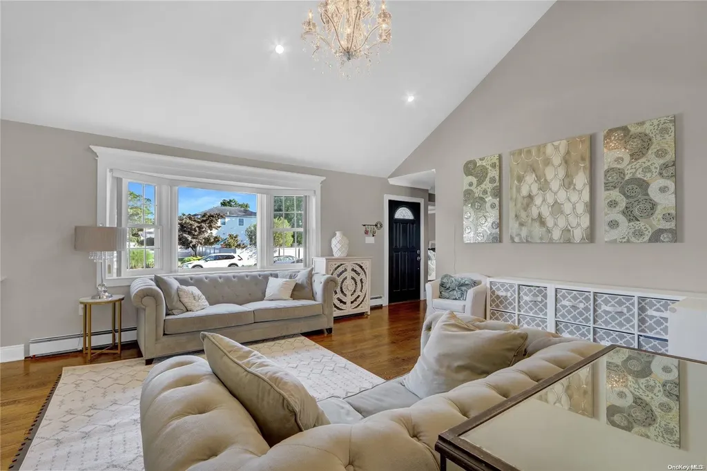 29 Hampton Boulevard Massapequa NY 11758