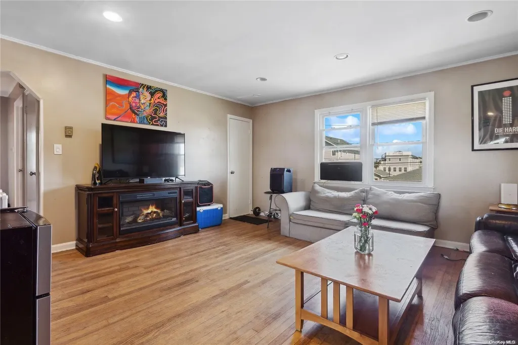 6 Mitchell Avenue Babylon NY 11702