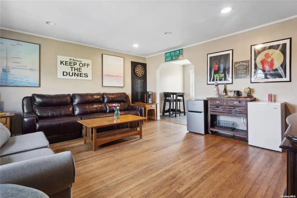 6 Mitchell Avenue Babylon NY 11702