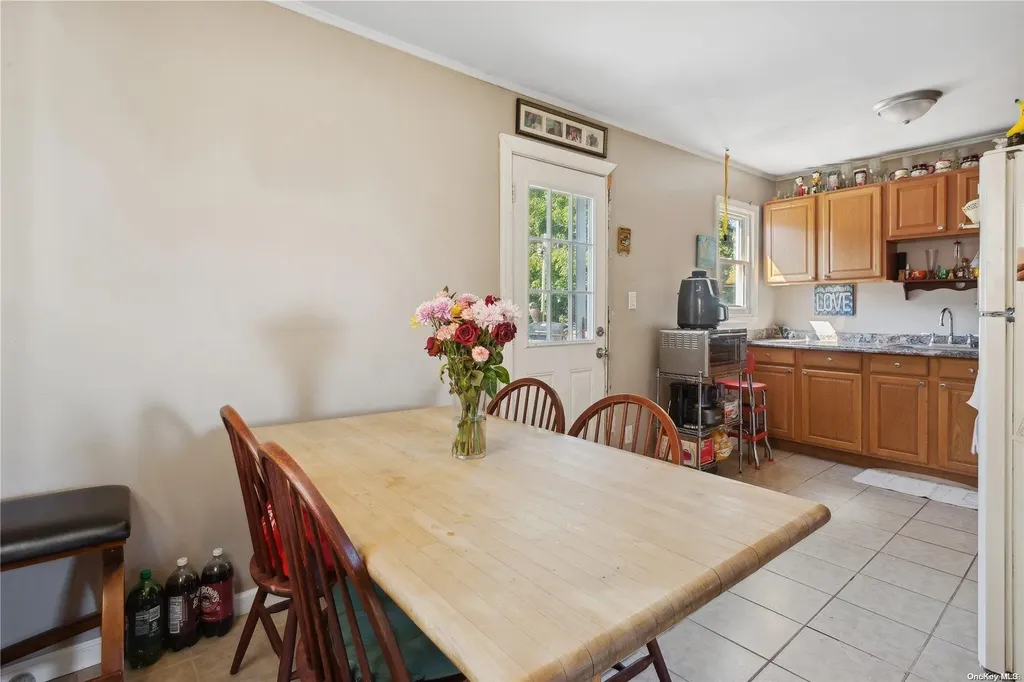 6 Mitchell Avenue Babylon NY 11702