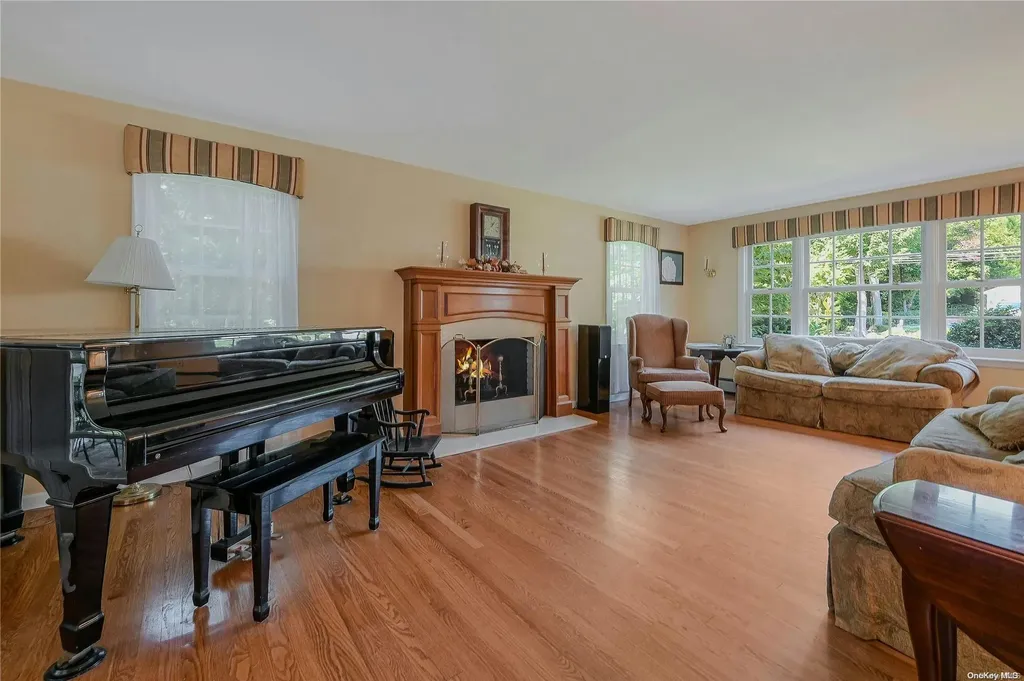 7 Harbor Ridge Drive Centerport NY 11721