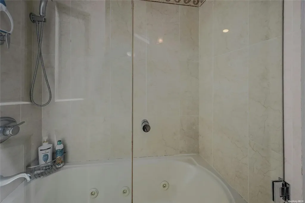 7 Harbor Ridge Drive Centerport NY 11721