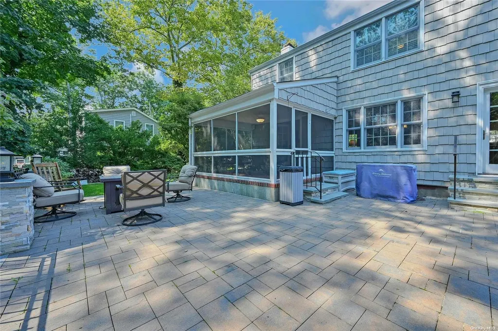 7 Harbor Ridge Drive Centerport NY 11721