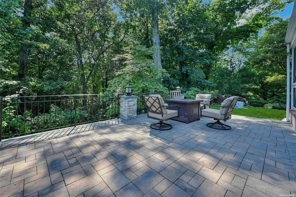 7 Harbor Ridge Drive Centerport NY 11721