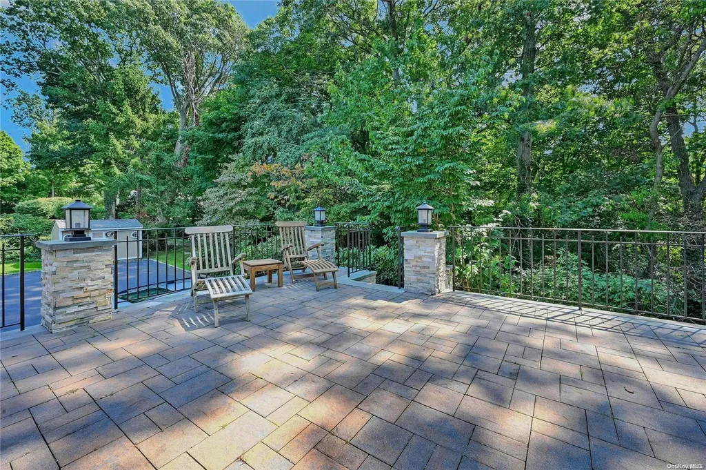 7 Harbor Ridge Drive Centerport NY 11721