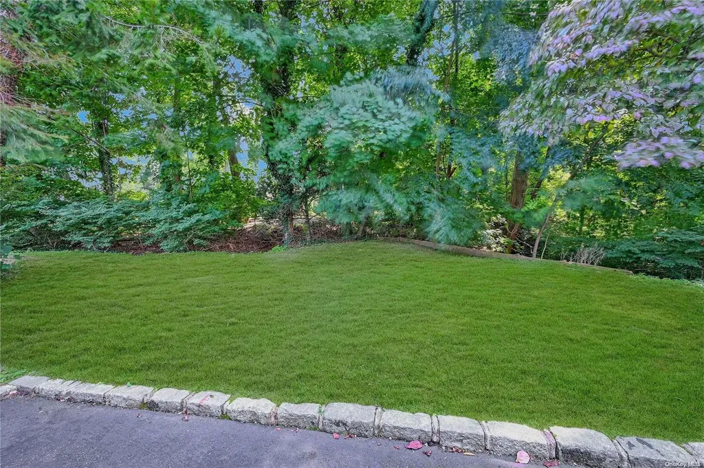 7 Harbor Ridge Drive Centerport NY 11721