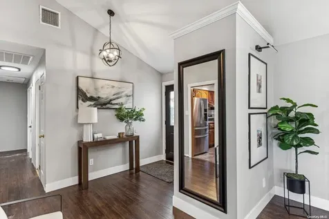 23 Nassau Avenue West Babylon NY 11704