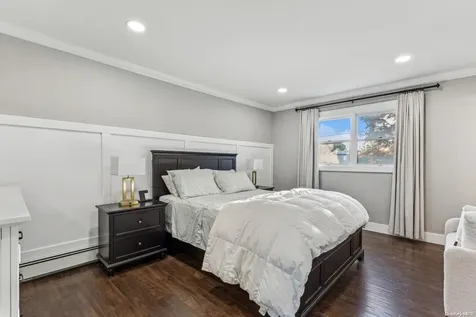 23 Nassau Avenue West Babylon NY 11704