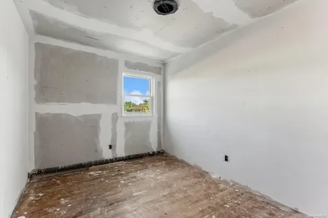 23 Nassau Avenue West Babylon NY 11704