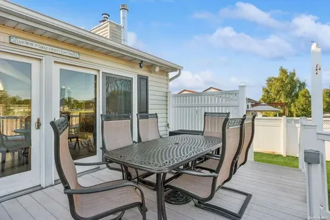 23 Nassau Avenue West Babylon NY 11704