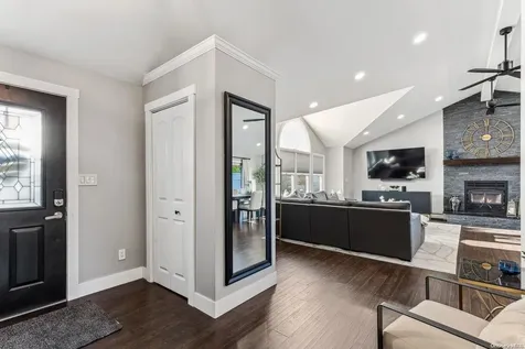 23 Nassau Avenue West Babylon NY 11704