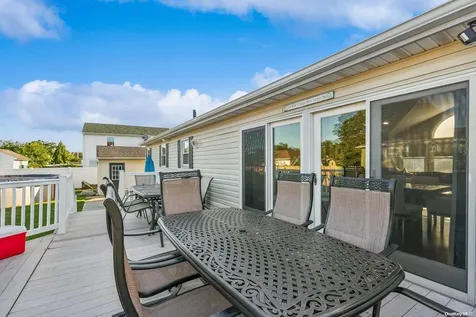 23 Nassau Avenue West Babylon NY 11704