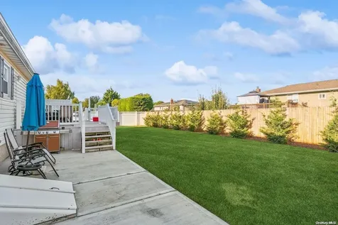 23 Nassau Avenue West Babylon NY 11704