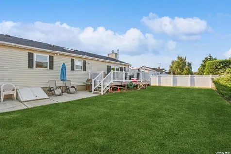 23 Nassau Avenue West Babylon NY 11704