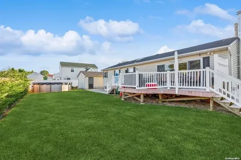 23 Nassau Avenue West Babylon NY 11704