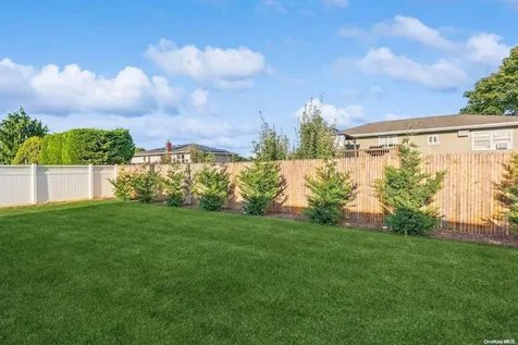 23 Nassau Avenue West Babylon NY 11704