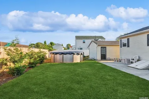 23 Nassau Avenue West Babylon NY 11704