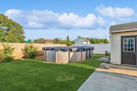 23 Nassau Avenue West Babylon NY 11704