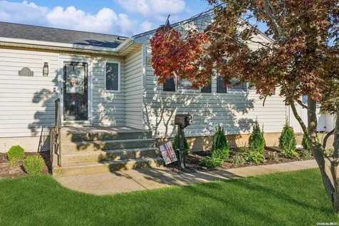 23 Nassau Avenue West Babylon NY 11704