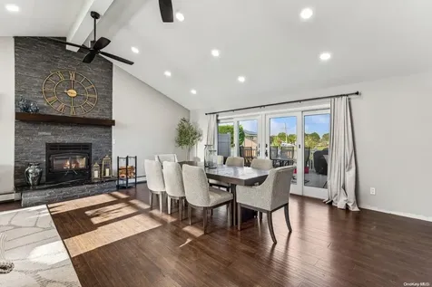 23 Nassau Avenue West Babylon NY 11704