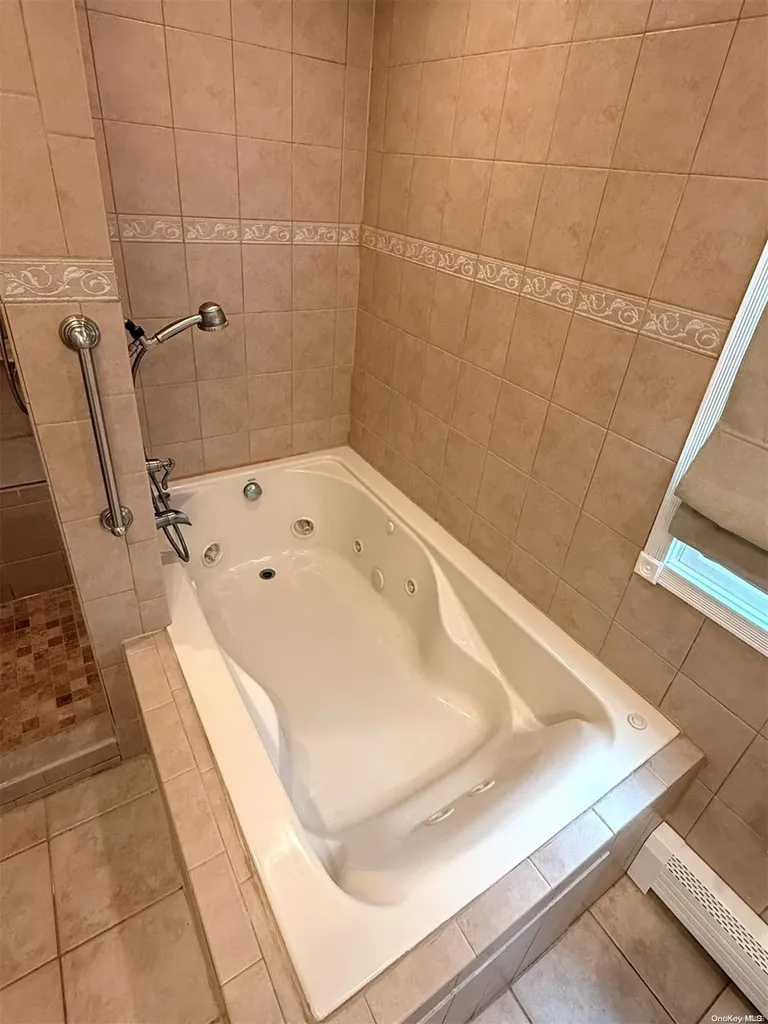 255 Granada Parkway Lindenhurst NY 11757