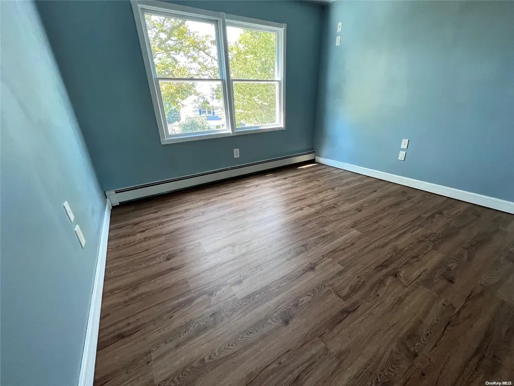 255 Granada Parkway Lindenhurst NY 11757